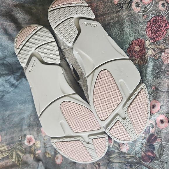 Clarks Trigenics Cutout Slip-On Tri Tone Comfort Flats Size 10 - Picture 3 of 13